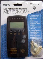 WITTNER Quarz-Metronom MT-600 mit Pendelsimulation mittels 8 LED's und LCD-Anzeige. Tempo-Bereich 30-250 Schläge.Tonausgabe/Sound über 5 Oktaven.Optische und akustische Anzeige.Stimmton A 435-445 Hz in Stufen von 1 Hz.10 variable Taktarten, mit Lautstärkeregler und Ohrhörer, ohne Batterie (9V).